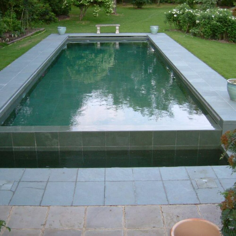 Outdoor Swimming Pool with Automatic Cover