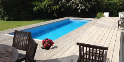 Modern Wooden Pane Surround on Outdoor Swimming Pool with Mosaic Tile